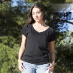 CAMISETA CUELLO PICO MUJER