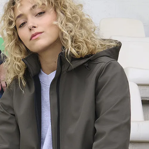 CHAQUETA SOFTSHELL CAPUCHA RACE MUJER